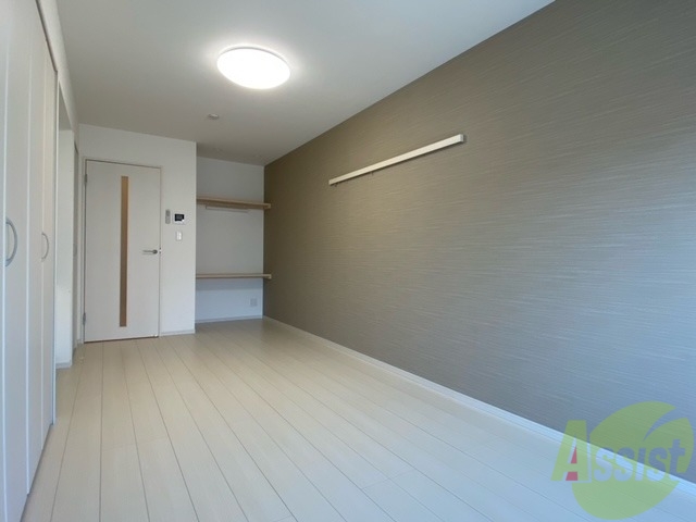 その他部屋・スペース　ベッドを置いても広々使えそうな寝室スペースですね。