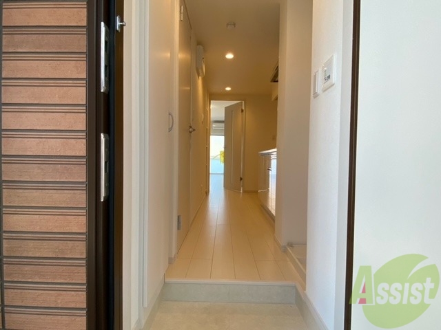 玄関　シンプルな内装でまとまりがあり清潔感がありますね。