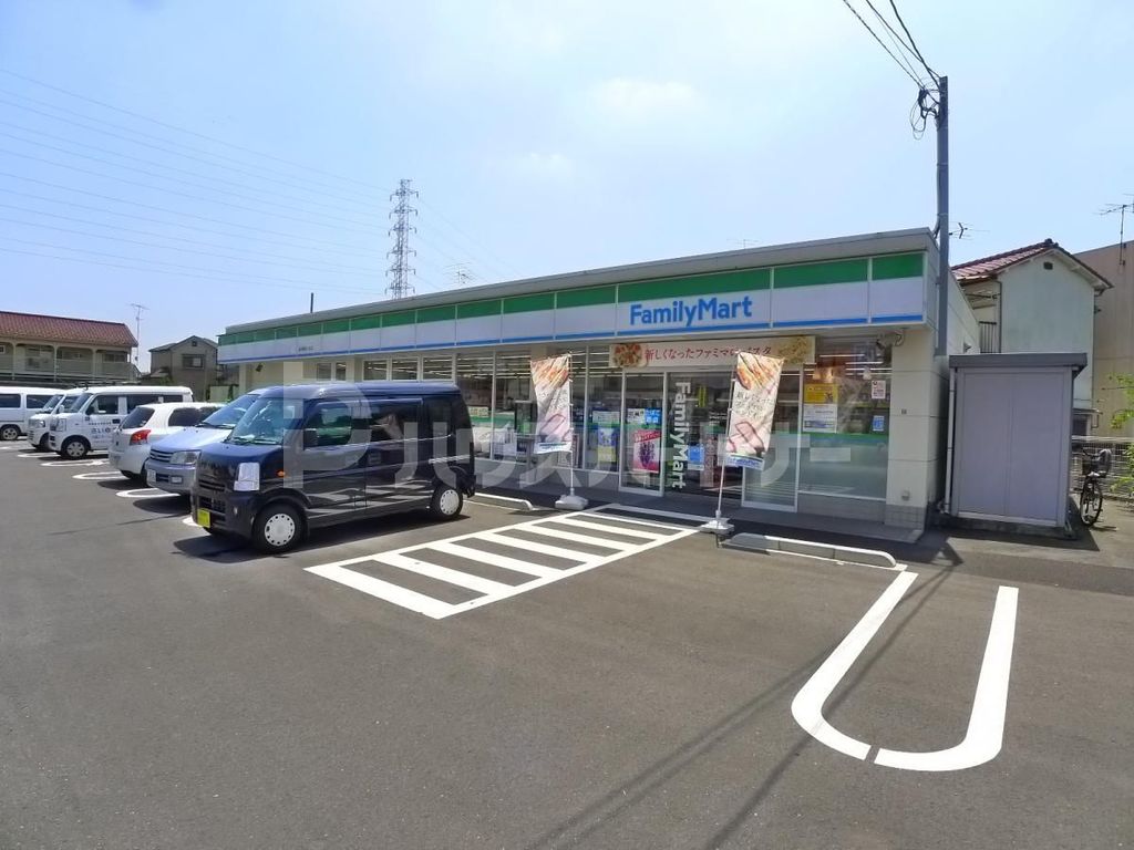 コンビニ　ファミリーマート西伊興四丁目店（コンビニ）まで310m