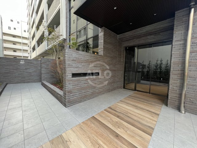 エントランス　レジュールアッシュNAMBA　エントランス