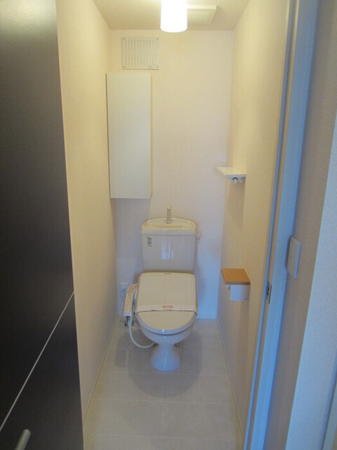 トイレ　３０３　温水洗浄便座トイレ