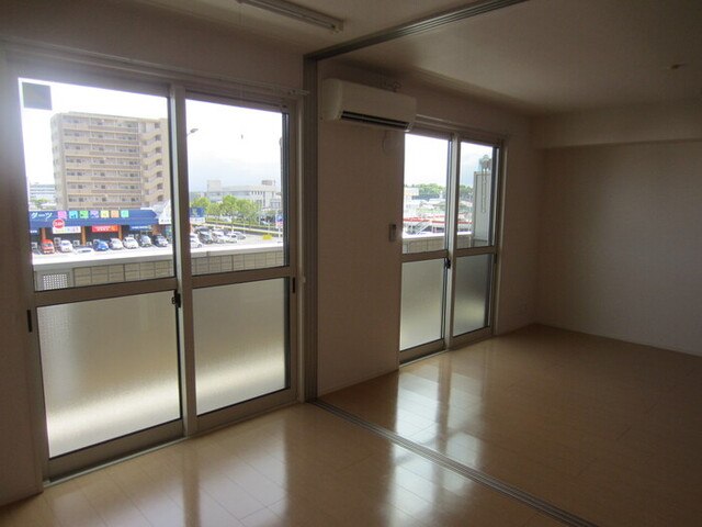 居室・リビング　３０３　リビング　エアコン付き