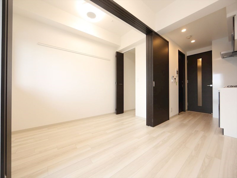 居室・リビング　ＤＫ6.5帖　洋室3帖　つなげても仕切っても使えます