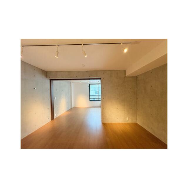 居室・リビング　10.7帖のきれいなLDK。