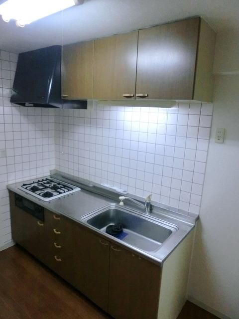 キッチン　システムキッチン３口グリル付き