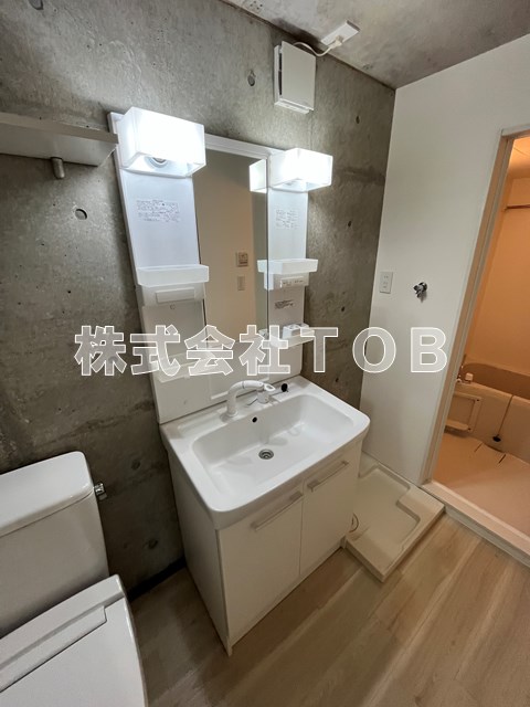 洗面設備　※同間取り別号室写真です