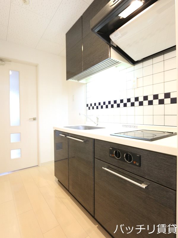 キッチン　画像は別号室の為、現状優先になります。