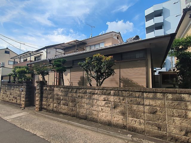 嵯峨広沢南下馬野町貸家の外観写真
