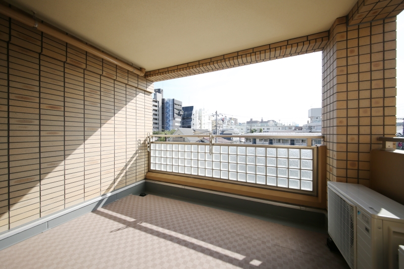 バルコニー　リビングからつながるバルコニー