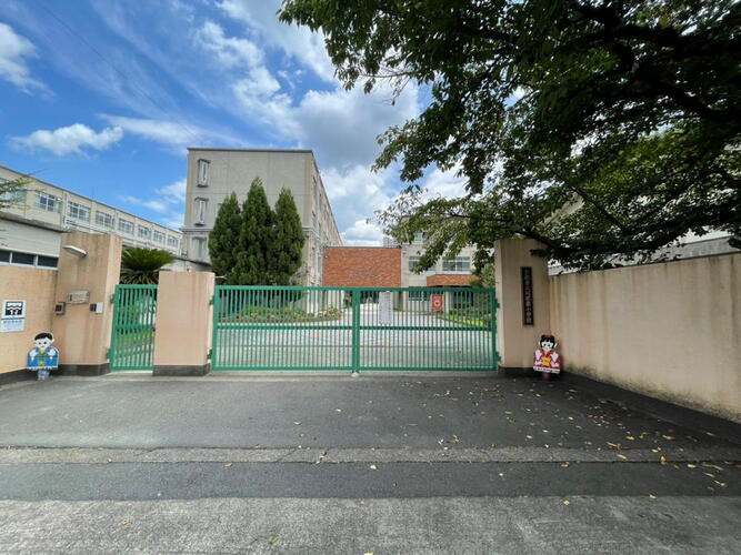 小学校　京都市立川岡東小学校（小学校）まで355m