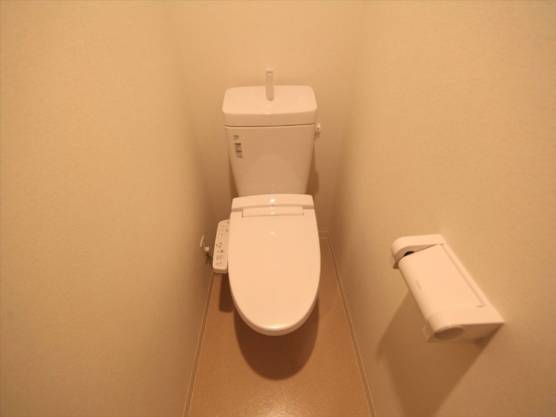 トイレ　温水洗浄暖房便座付トイレ