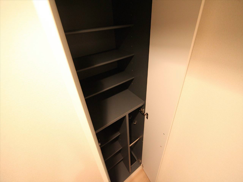 玄関　玄関　シューズボックス付（収納充実してます）