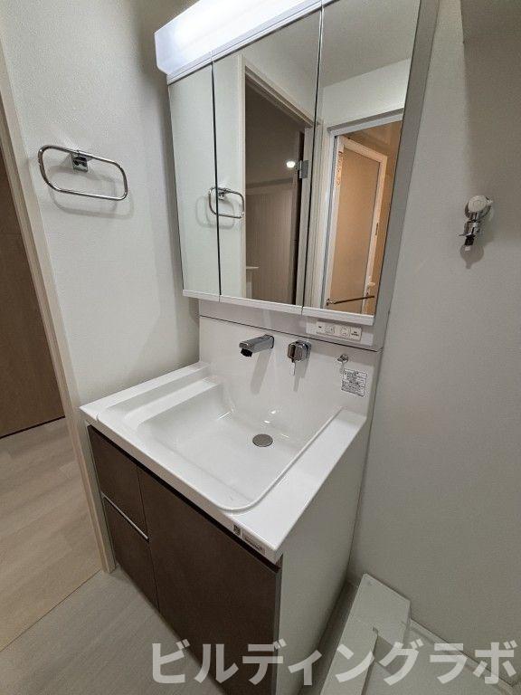 洗面設備　建築時撮影の為現況を優先いたします。