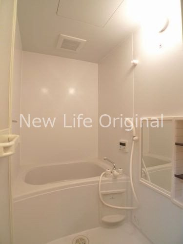 バス・シャワールーム　清潔感溢れる浴室のお写真です☆