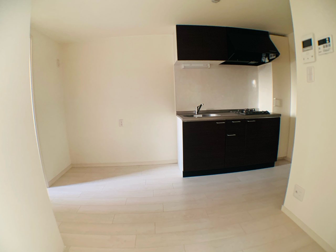 居室・リビング　壁付けキッチンでスペースを有効活用できます！