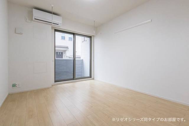 居室・リビング　こちらのリビングで趣味の時間をお楽しみください