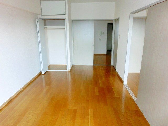 その他部屋・スペース　バルコニーから見た居室です