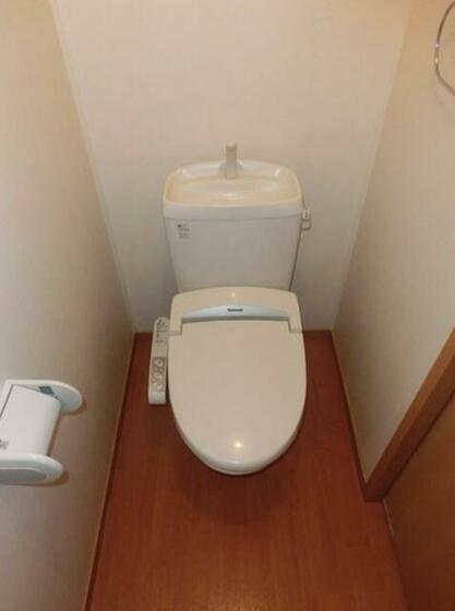 トイレ　※別号室の写真です。現況優先となります。