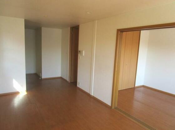 居室・リビング　※別号室の写真です。現況優先となります。