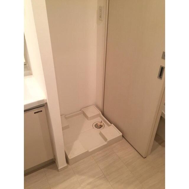 玄関　洗濯機置場