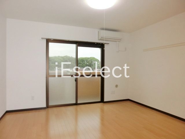 居室・リビング　居室は10.9帖ありますので広いです！