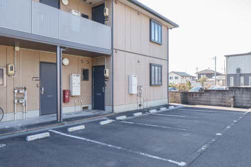 建物外観　駐車場