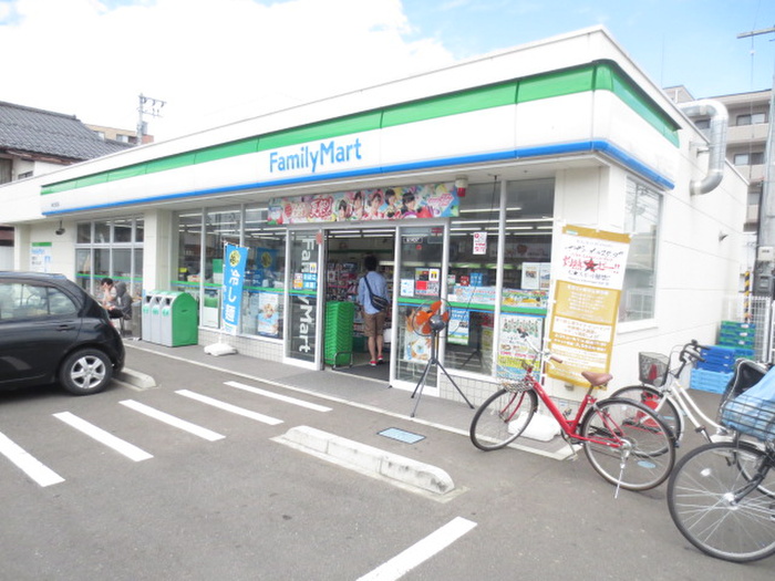 コンビニ　ファミリーマート七北田公園前店（コンビニ）まで500m