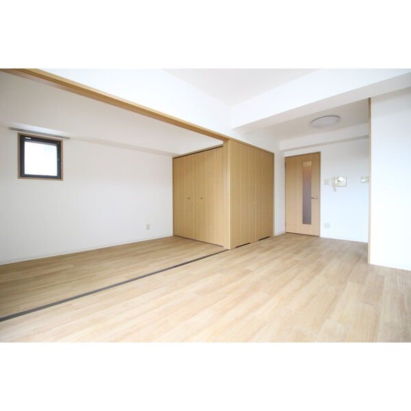 居室・リビング　※反転