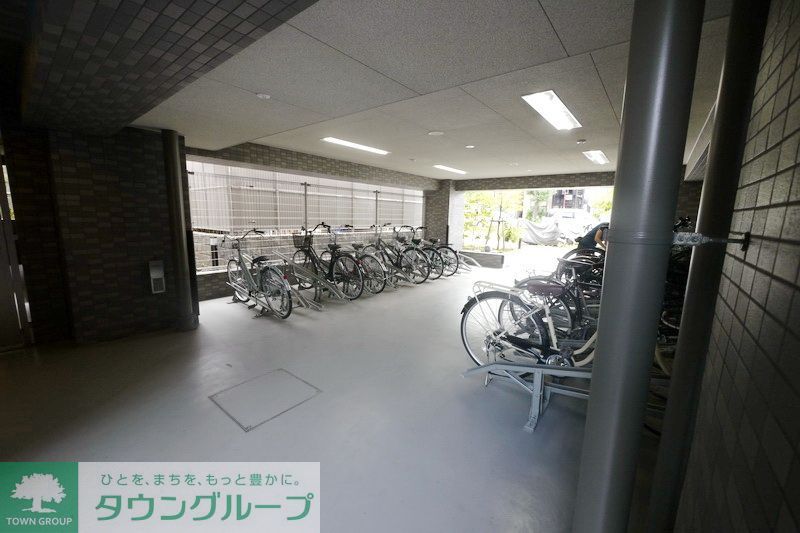 ロビー　駐車場