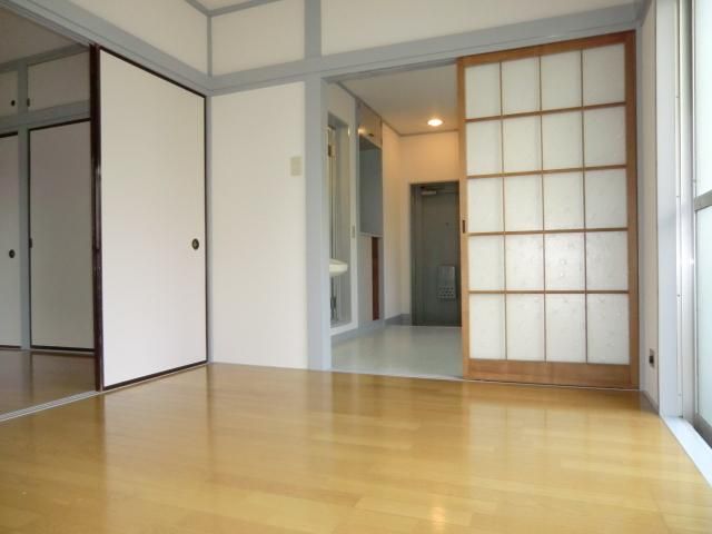 居室・リビング　東向き日当り良好洋室