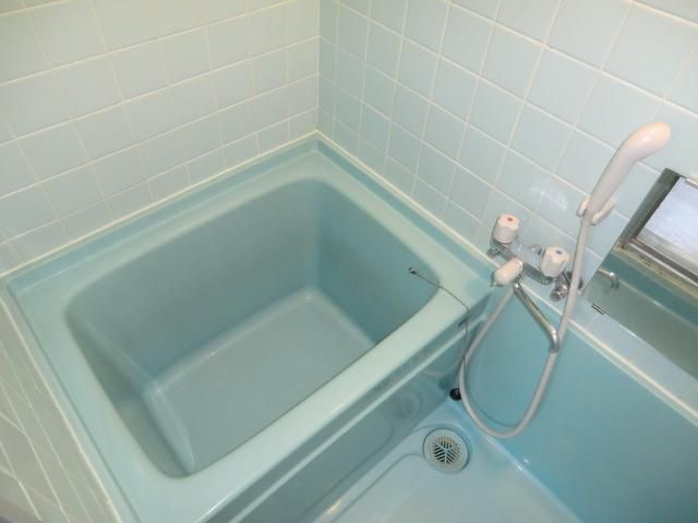 バス・シャワールーム　リモコン給湯式バスルーム