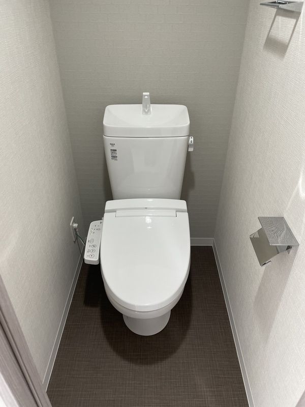 トイレ　■温水洗浄便座■ウォールキャビネット収納付き♪