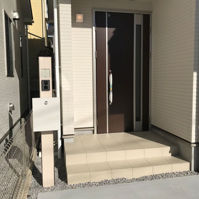 建物外観　玄関外観