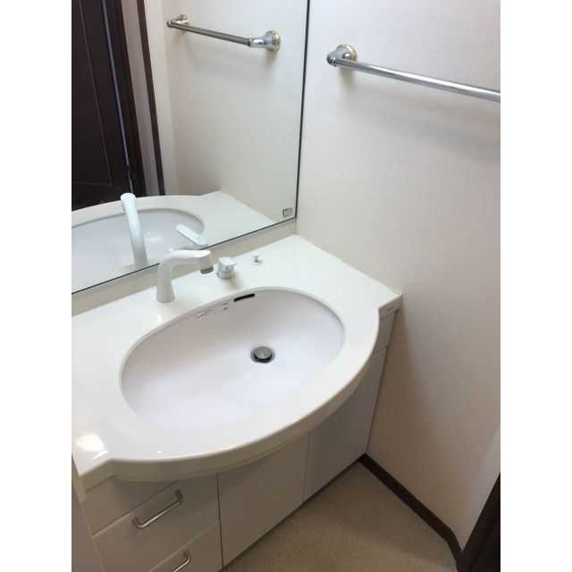 洗面設備　朝の身支度に便利な独立洗面♪