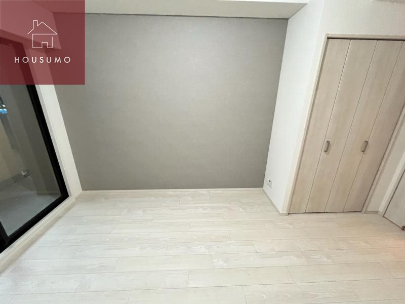 玄関　落ち着いて過ごせるお部屋なので、寝室にいかがでしょうか