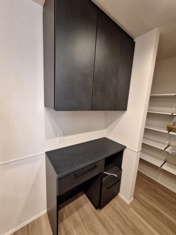 収納　キッチン後ろ部分の収納棚