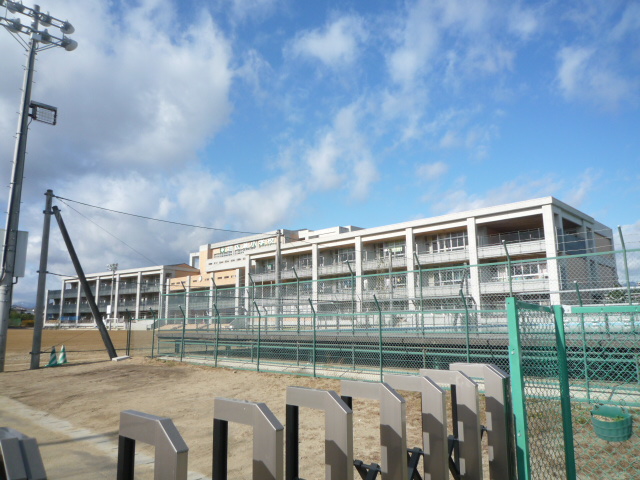 小学校　仙台市立広瀬小学校（小学校）まで972m