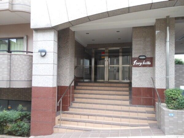 エントランス　名古屋で一番初期費用の安い賃貸専門の不動産会社です(^^)