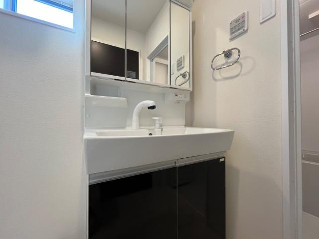 洗面設備　洗髪洗面化粧台