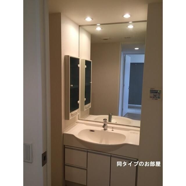 洗面設備　コンパクトで使いやすい洗面所