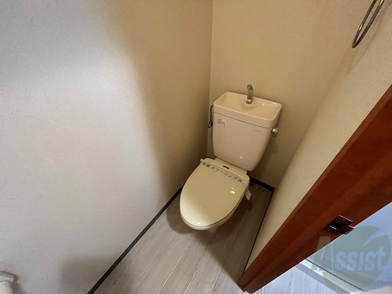 トイレ　こちらはトイレです。清潔感があり、安心して使用できます。