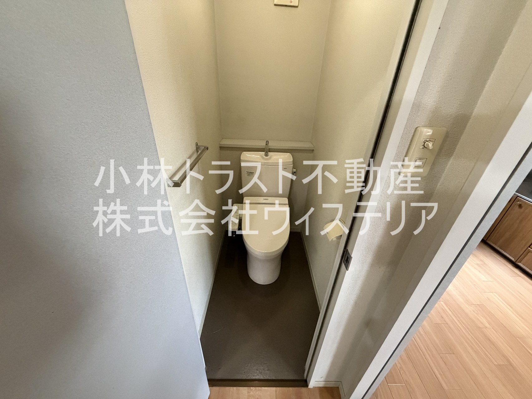 トイレ　温水洗浄暖房便座