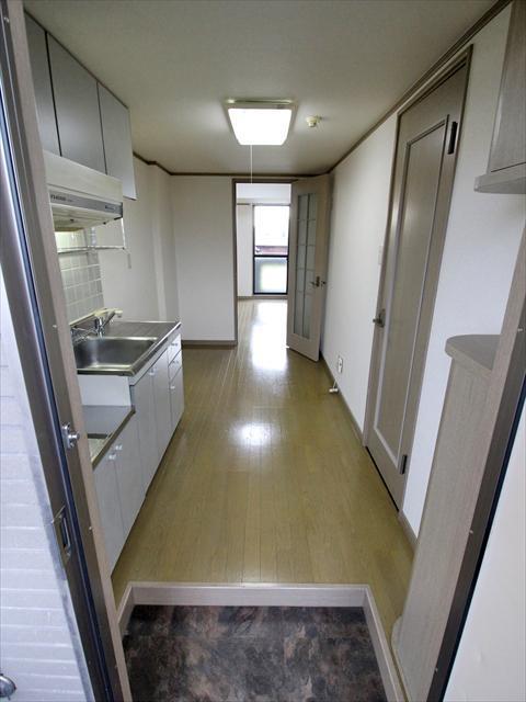 その他　松山市南吉田町　スカイハイツＷ　玄関