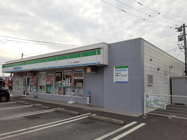 コンビニ　ファミリーマートサンロード良町（コンビニ）まで750m