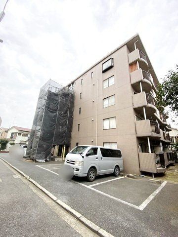 建物外観　駐車場