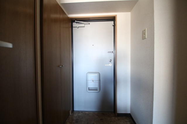 玄関　※写真は別室の参考です。現況優先