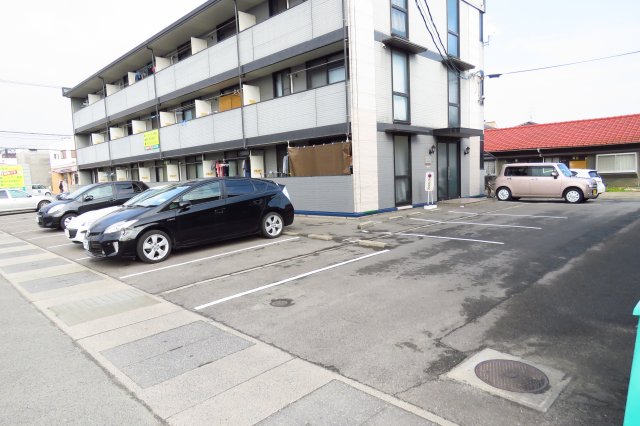 駐車場　車をお持ちの方に嬉しい駐車場付きの物件です