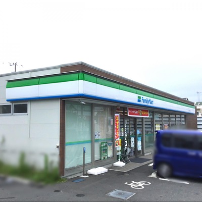 コンビニ　ファミリーマート 港南台三丁目店（コンビニ）まで891m