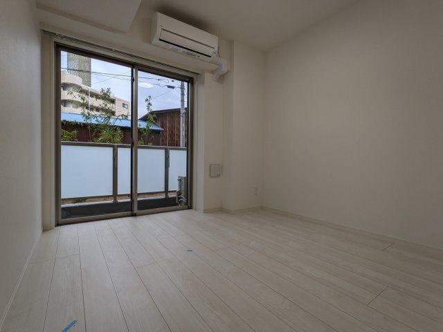 居室・リビング　参考写真（同物件別部屋）