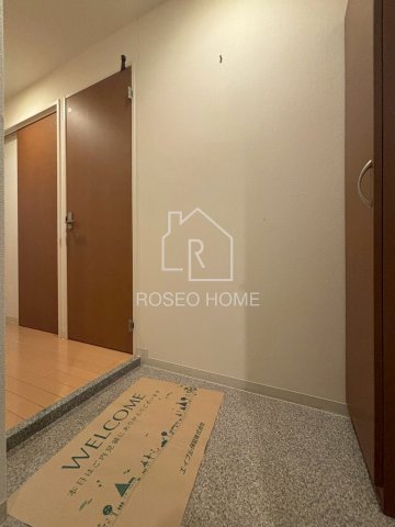 玄関　同マンション別部屋：参考写真